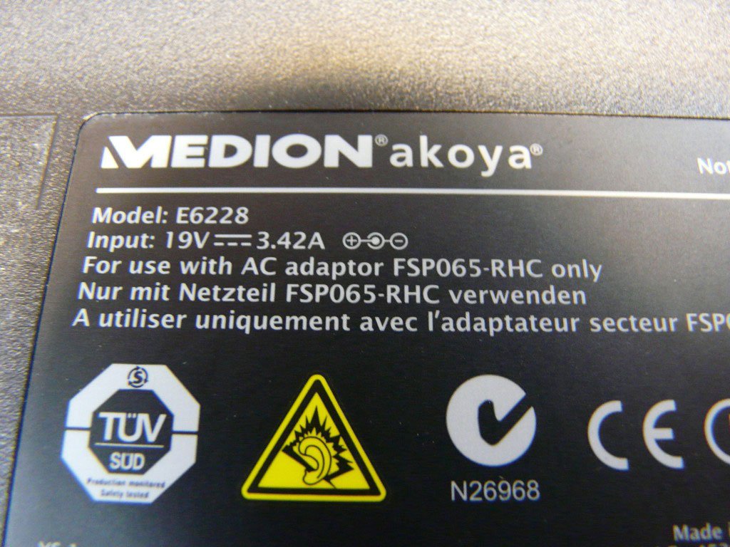 Medion Akoya E6228 (4)