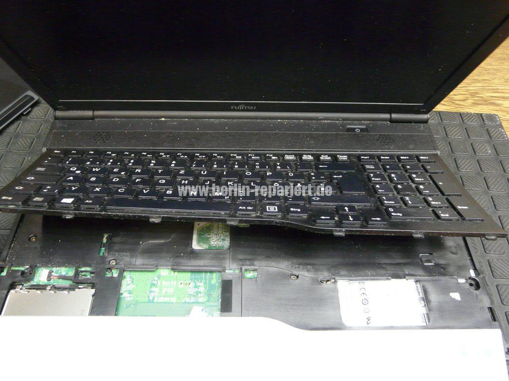 fujitsu-lifebook-a532-tastatur-defekt-6